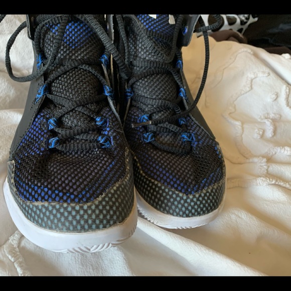 Under Amour Women 10.5 Basketball shoes / sneakers - Picture 1 of 8